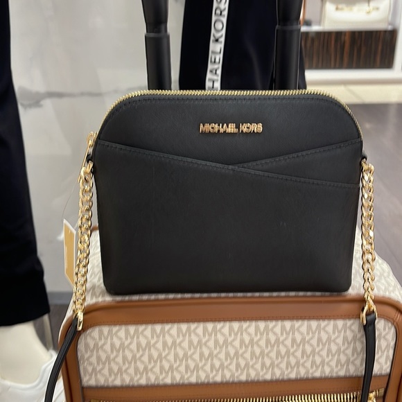 MICHAEL KORS
Jet Set Travel Medium Dome Crossbody Bag
Black - Picture 2 of 16